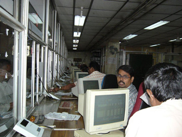 Angestellte vor Computern